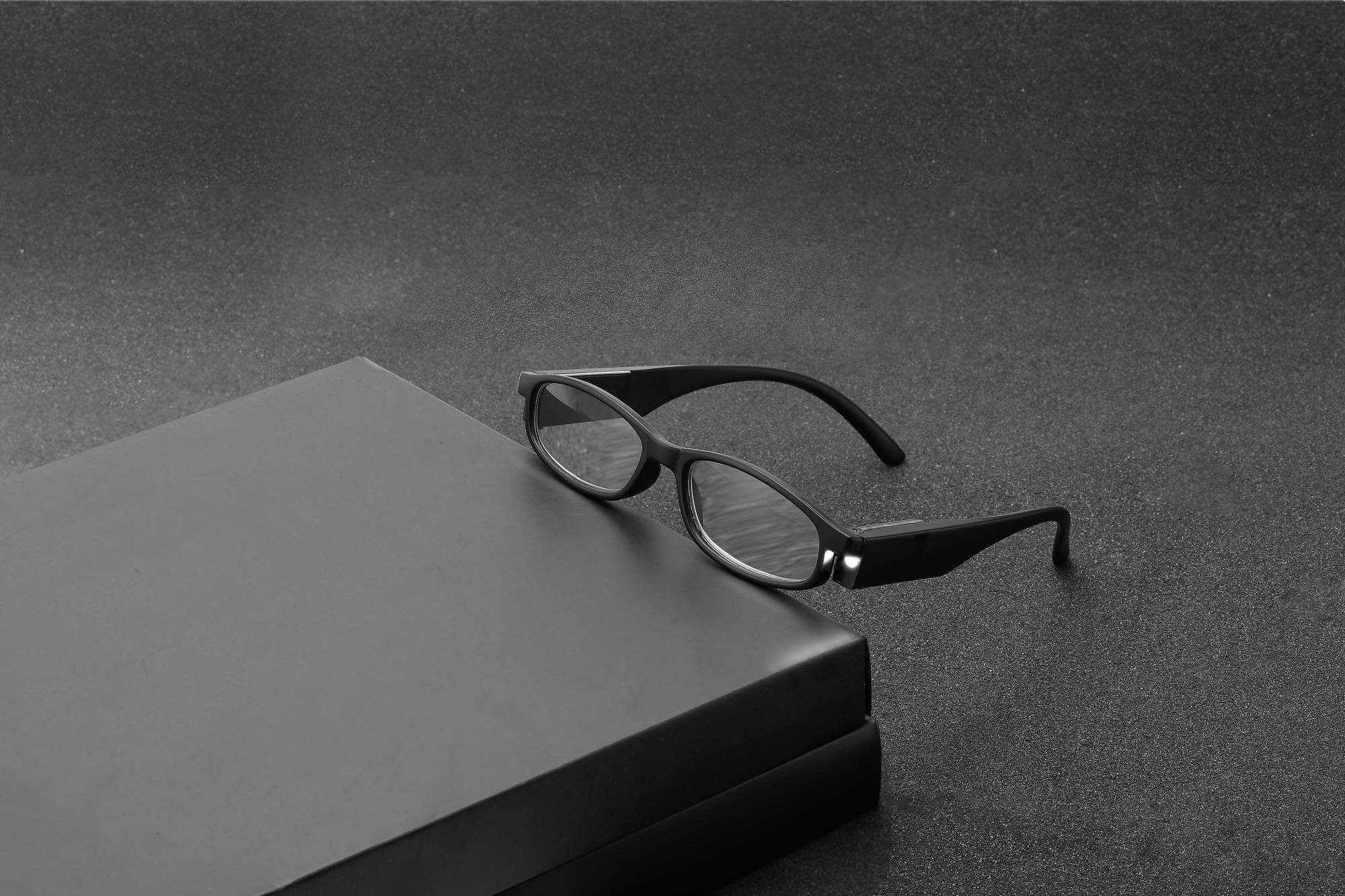 LK002小老花LED帶燈開關(guān)